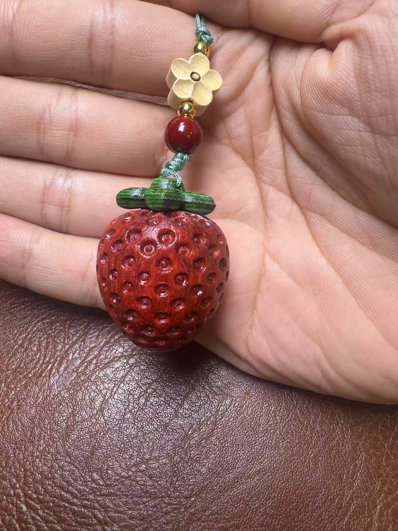 L45  Bracelet Strawberry small leaf purple sandalwood pendant