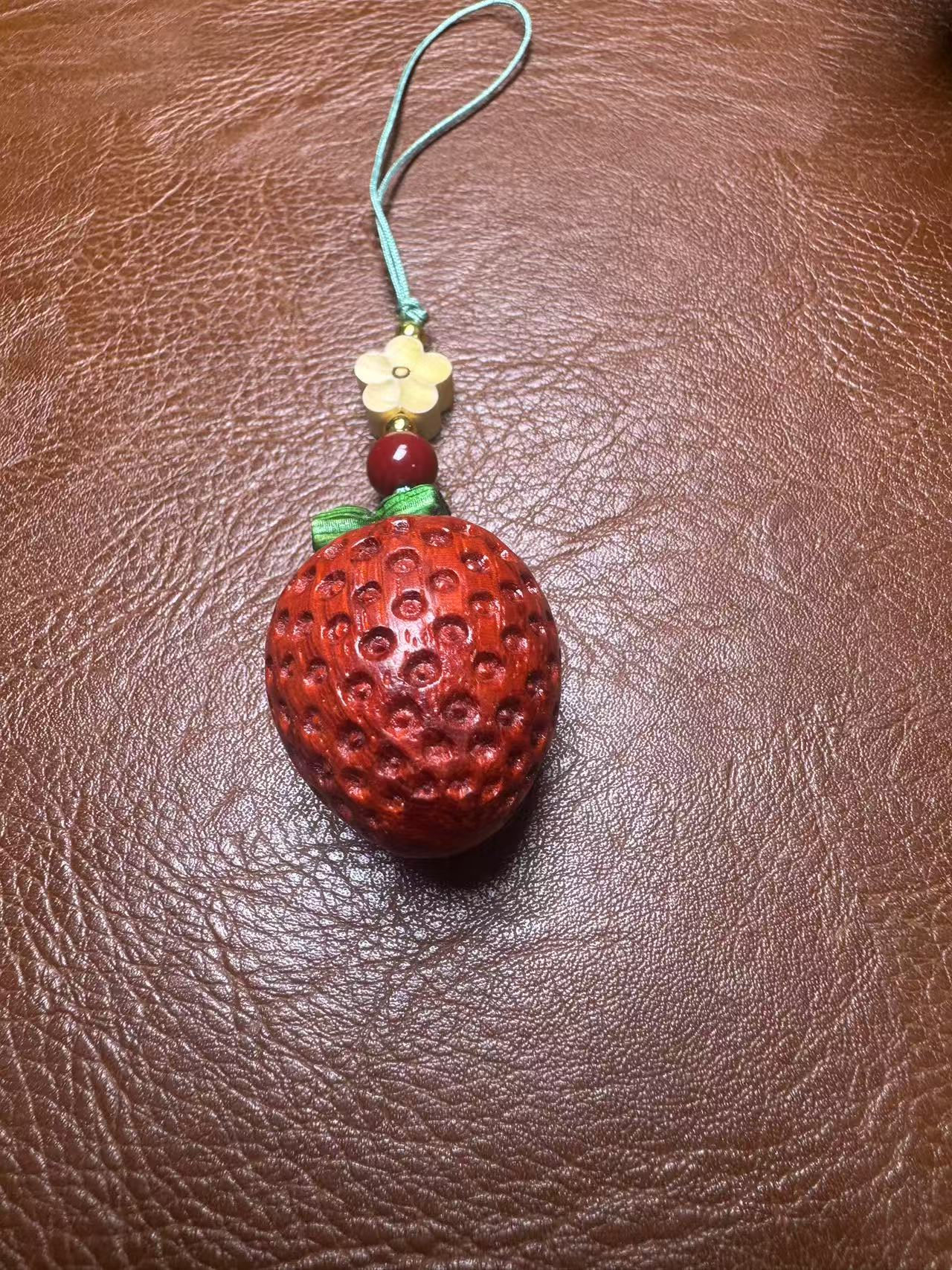 L45  Bracelet Strawberry small leaf purple sandalwood pendant