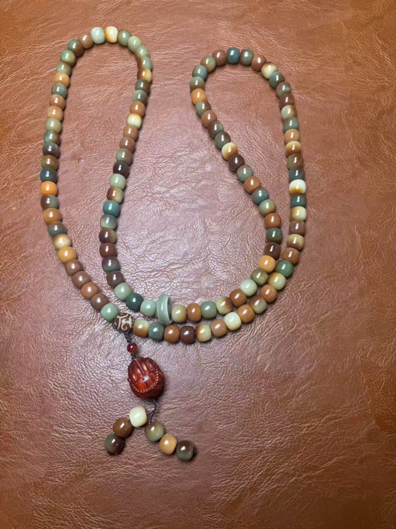 S0031  Bracelet Fine collection of beads for playing with the bodhi hand string