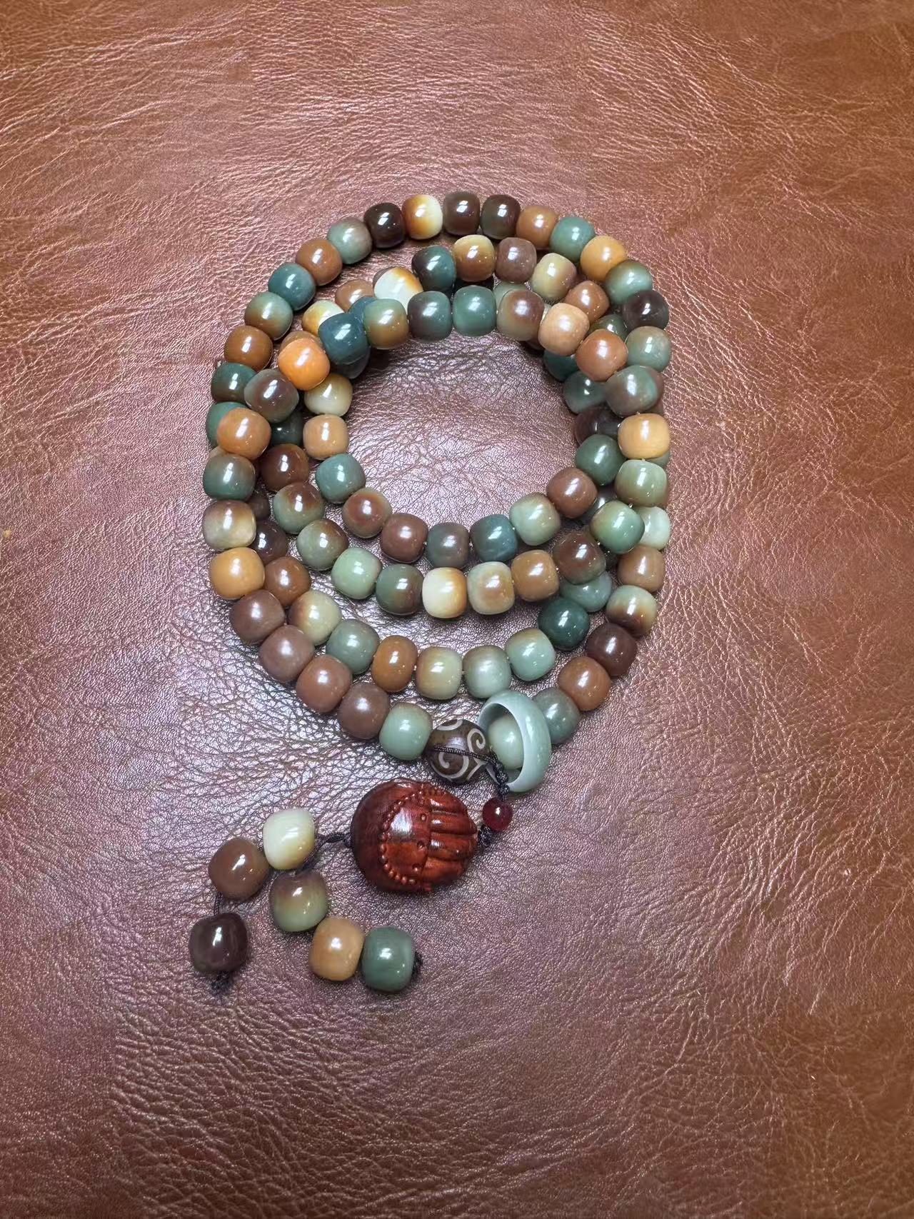 S0031  Bracelet Fine collection of beads for playing with the bodhi hand string