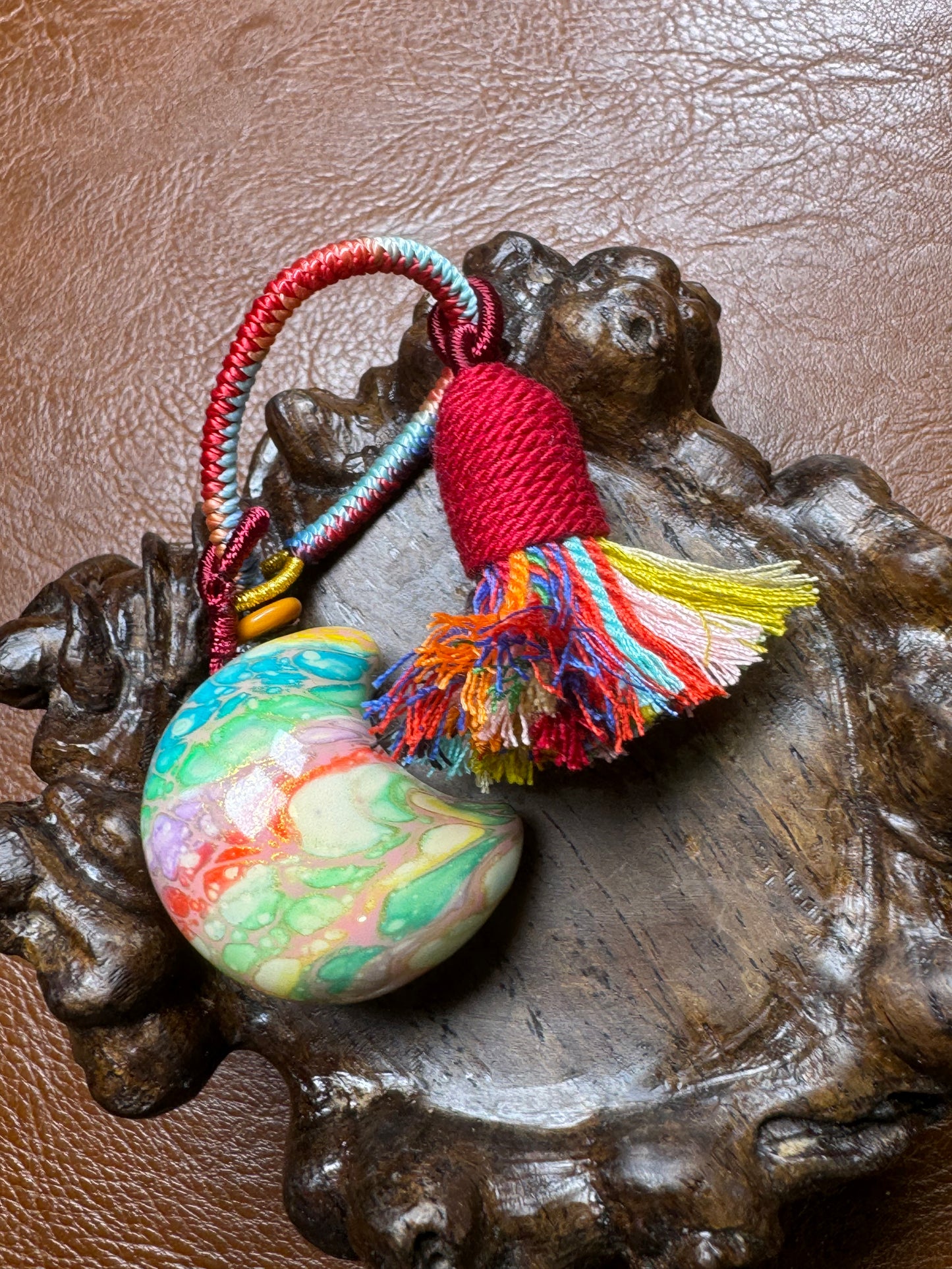 Q14 Bracelet Fine art of playing with yellow pearwood pendant